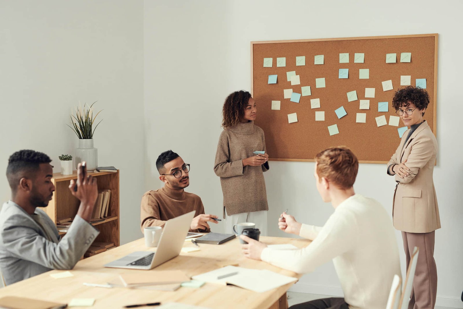Centro de operaciones industriales y logísticas en México, reflejando el auge de los sectores más demandados en 2026.